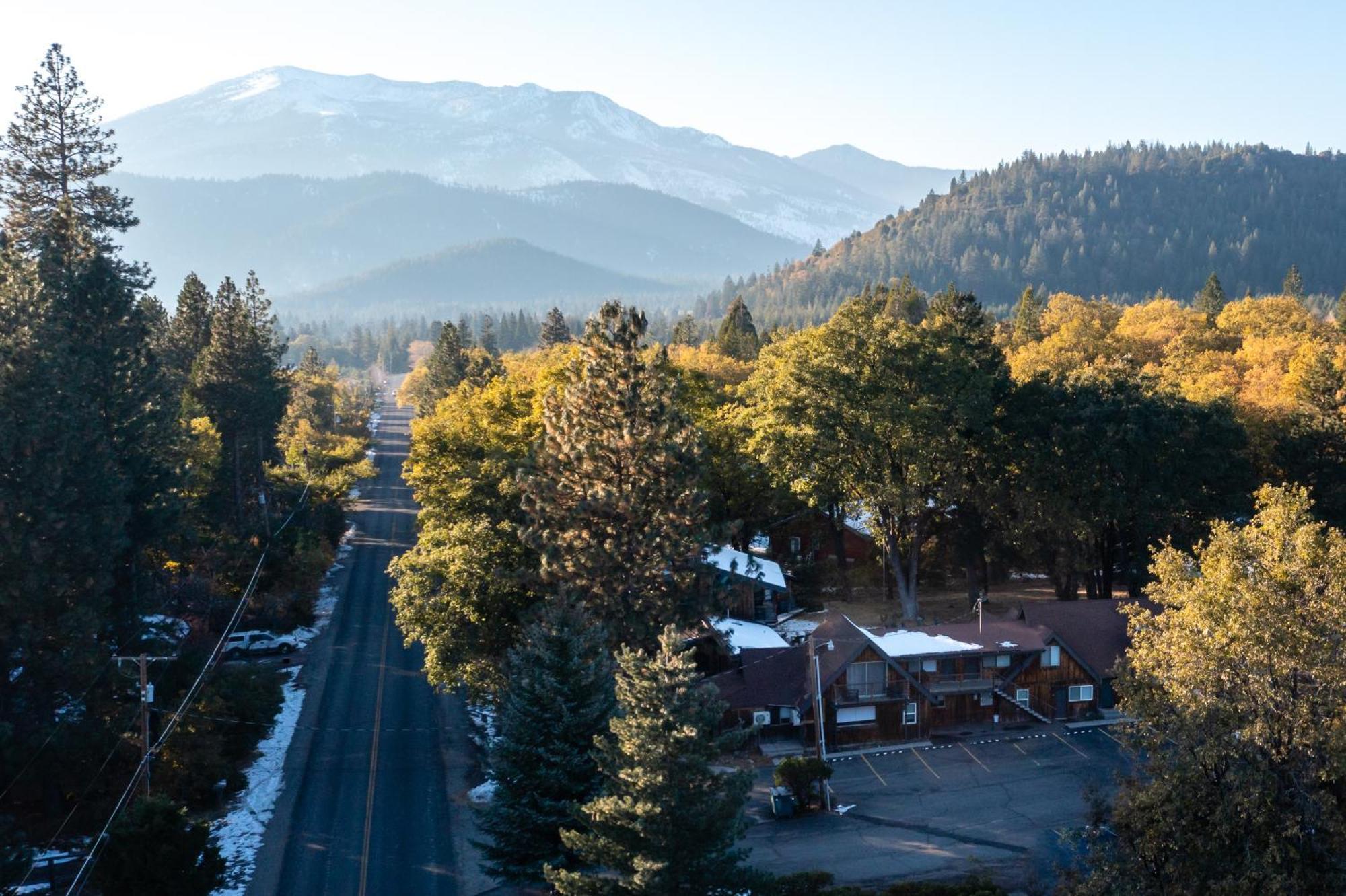 Basecamp Lodge Маунт-Шаста Екстер'єр фото