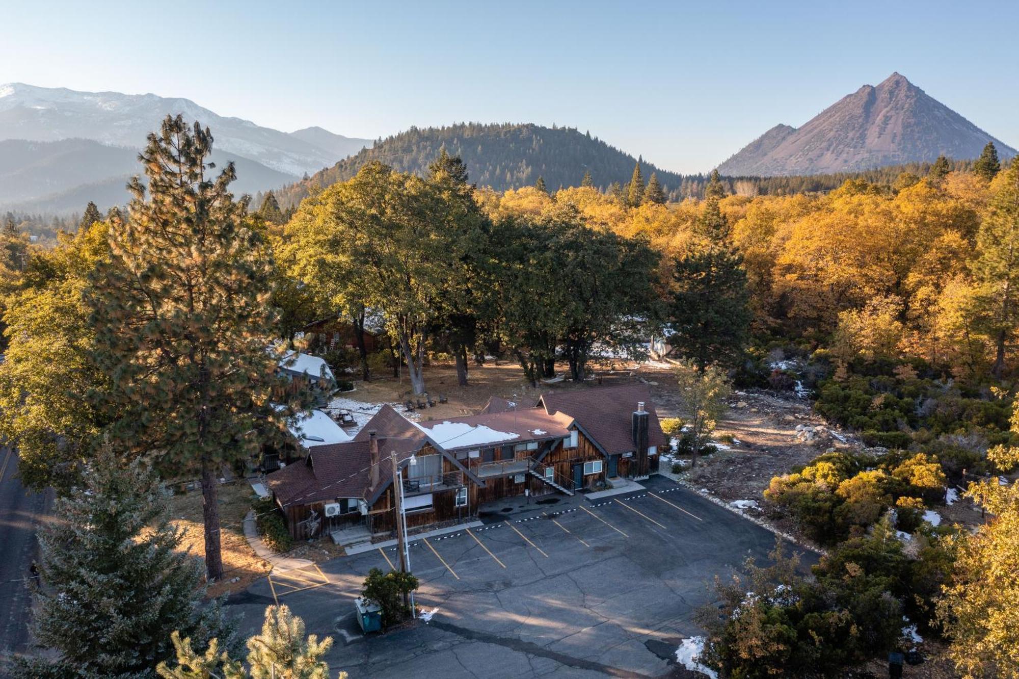 Basecamp Lodge Маунт-Шаста Екстер'єр фото