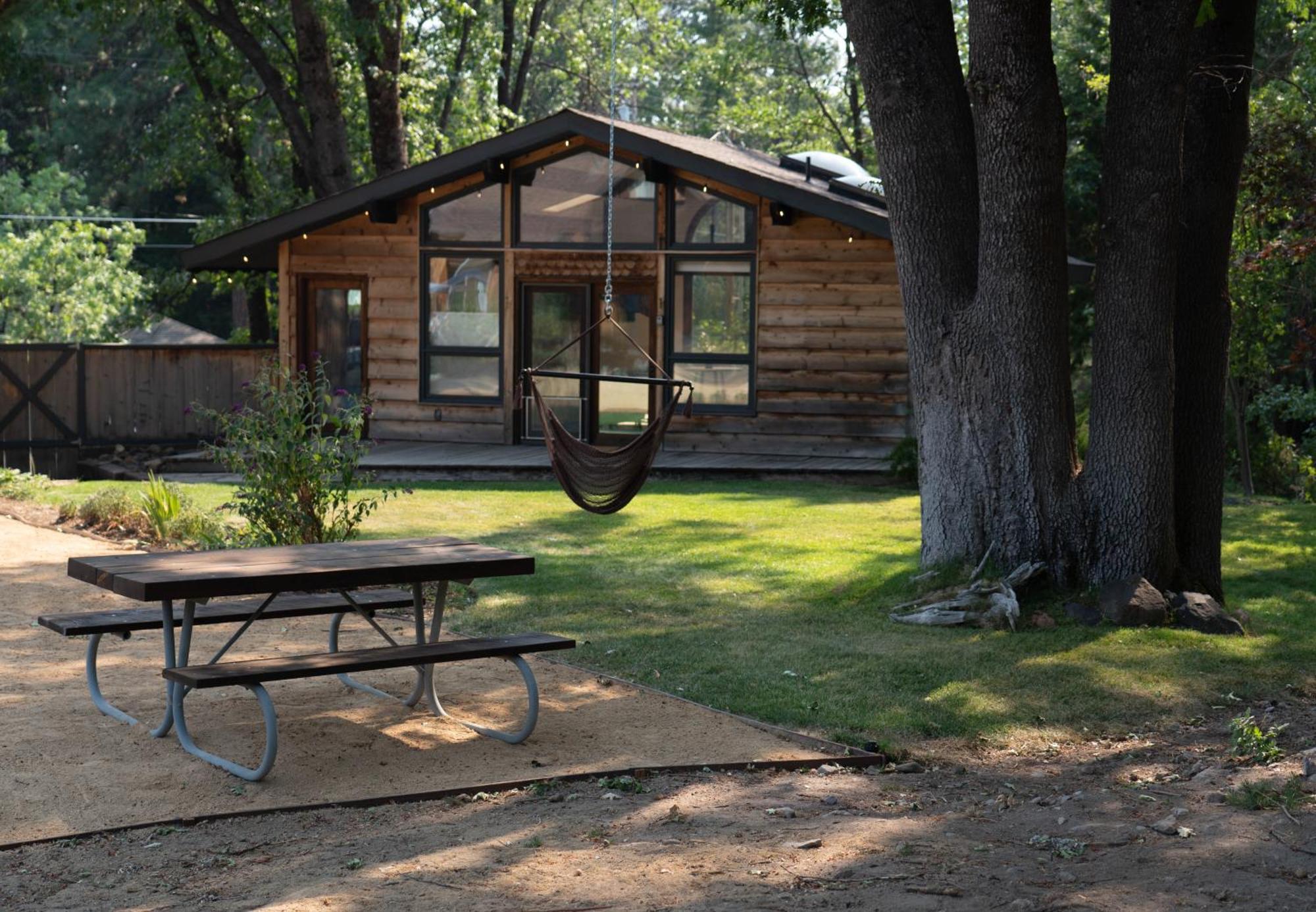 Basecamp Lodge Маунт-Шаста Екстер'єр фото