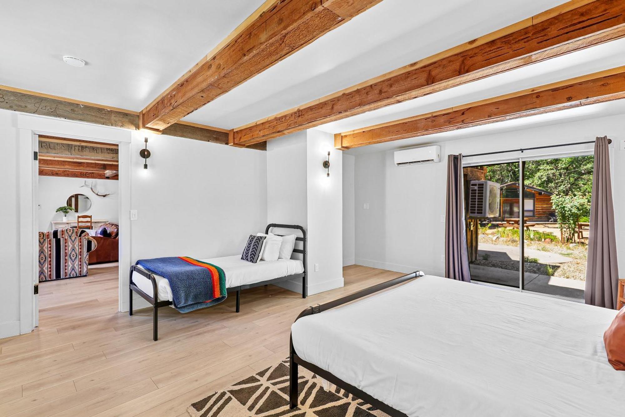 Basecamp Lodge Маунт-Шаста Номер фото